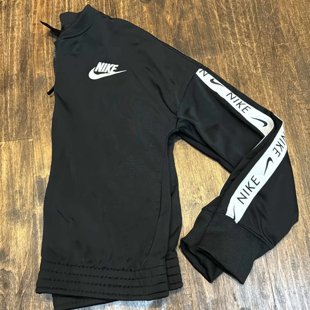 🔥 Nike XL Unisex Black and White Zip Up Jacket